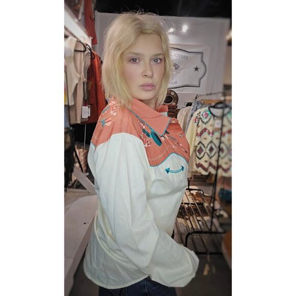 Cream and salmon pearl snap - Picture 3 of 3